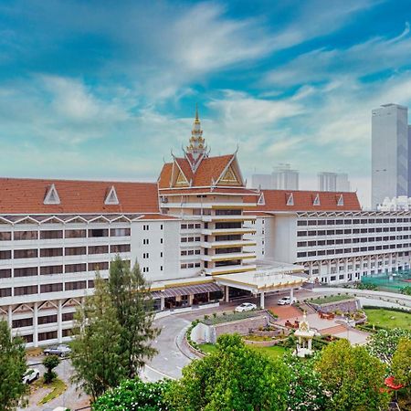 โฮเทล แคมโบเดียน่า Hotel พนมเปญ ภายนอก รูปภาพ