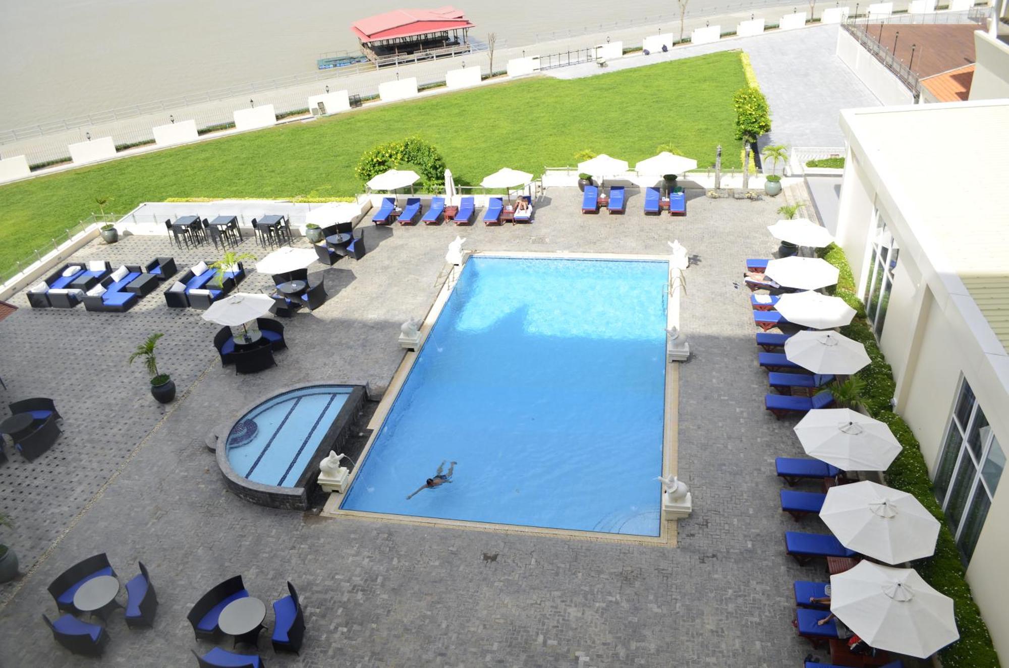 โฮเทล แคมโบเดียน่า Hotel พนมเปญ ภายนอก รูปภาพ